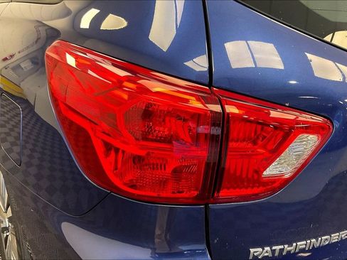Used 2019 Nissan Pathfinder SL image 25