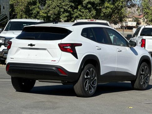 New 2025 Chevrolet Trax RS image 4