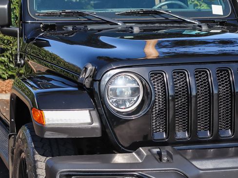 Used 2022 Jeep Wrangler Unlimited Sahara AWD/4WD image 4