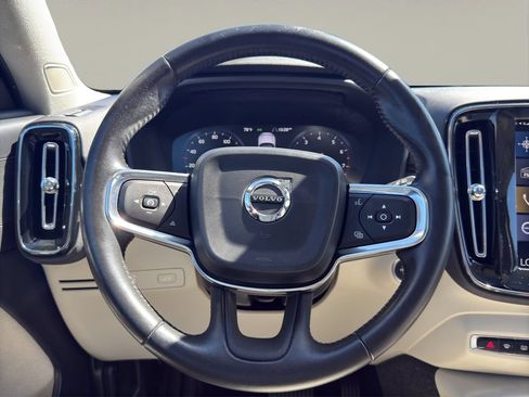 Used 2019 Volvo XC40 T5 Momentum AWD/4WD image 10
