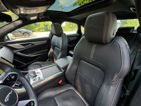 Used 2021 Jaguar XF R-Dynamic SE image 11