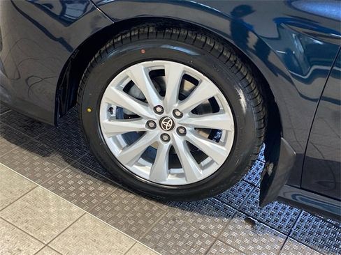 Used 2020 Toyota Camry LE image 9