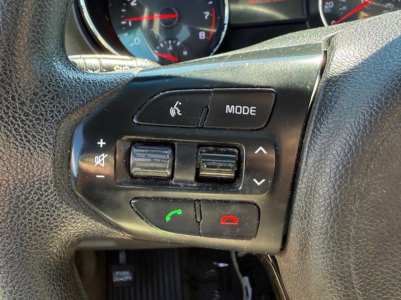 Used 2016 Kia Sedona L FWD image 18