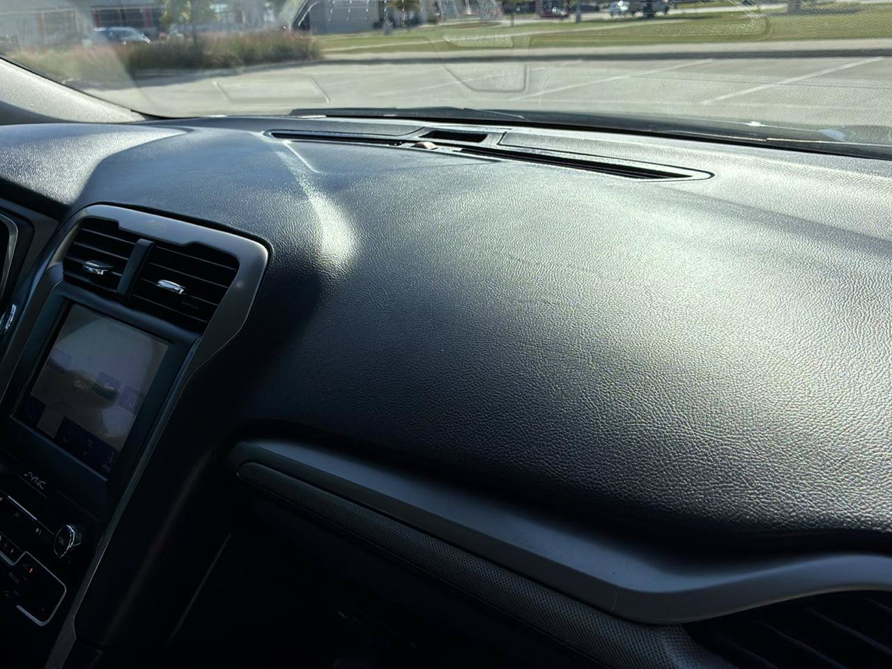 Used 2020 Ford Fusion SE FWD image 32