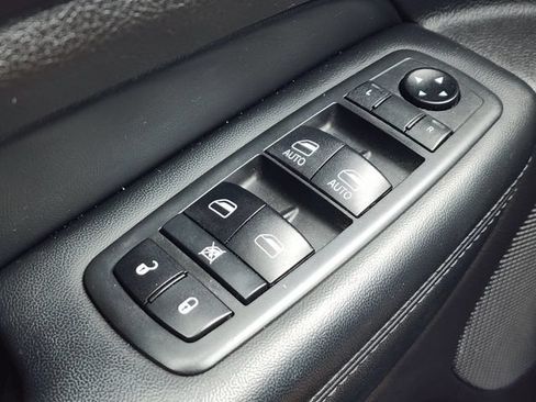 Used 2019 Jeep Grand Cherokee Laredo w/ Laredo X Package RWD image 28