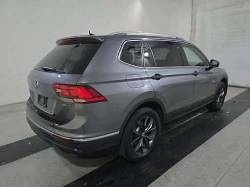 Used 2022 Volkswagen Tiguan SE w/ Panoramic Sunroof Package AWD/4WD image 3
