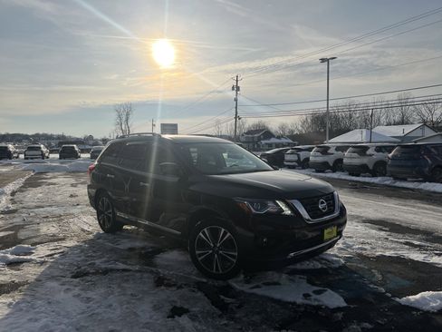 Used 2019 Nissan Pathfinder Platinum image 15