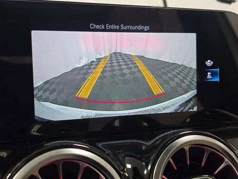 Used 2023 Mercedes-Benz GLB 250 4MATIC w/ Premium Package image 43