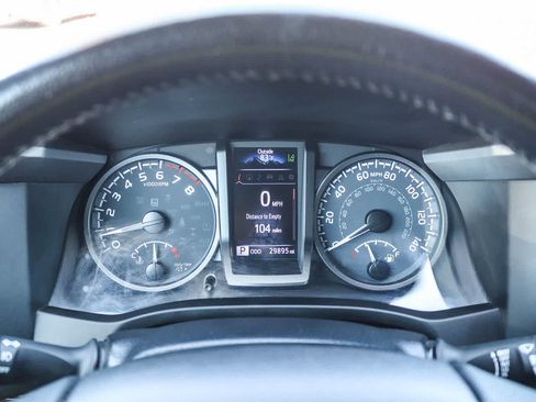 Used 2022 Toyota Tacoma TRD Off-Road w/ TRD Premium Off Road Package AWD/4WD image 25
