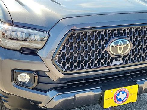 Used 2022 Toyota Tacoma Limited image 7