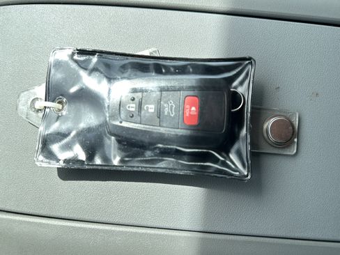 Used 2022 Toyota Highlander LE image 35