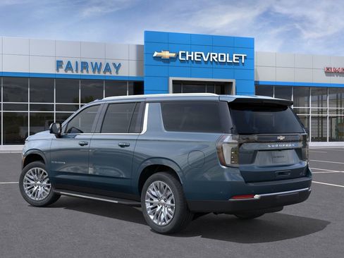 New 2026 Chevrolet Suburban LT AWD/4WD image 3