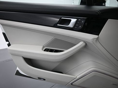 Used 2022 Porsche Panamera image 20