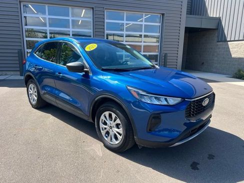 Used 2023 Ford Escape Active AWD/4WD image 3
