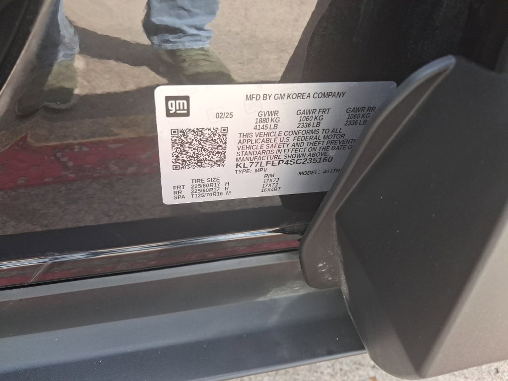 Used 2025 Chevrolet Trax LS FWD image 3