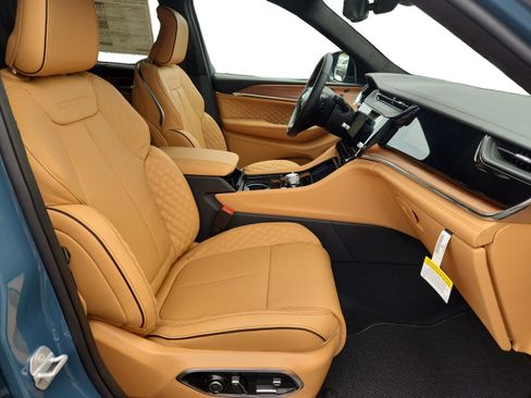 New 2026 Jeep Grand Cherokee Summit AWD/4WD image 14