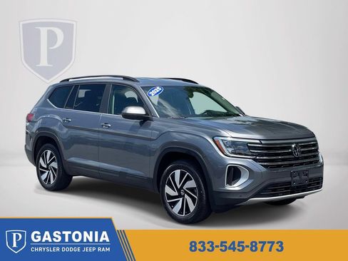 Used 2025 Volkswagen Atlas SE FWD image 1