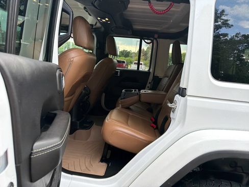 Used 2022 Jeep Wrangler Unlimited Sahara w/ Safety Group AWD/4WD image 19