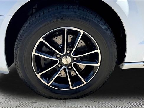 Used 2019 Dodge Grand Caravan GT FWD image 35