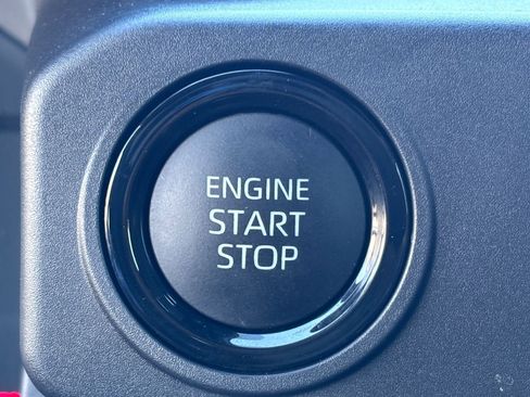 Used 2025 Toyota Tacoma SR5 AWD/4WD image 36
