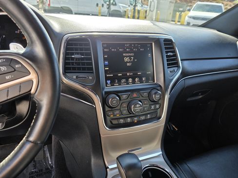 Used 2016 Jeep Grand Cherokee Limited AWD/4WD image 12