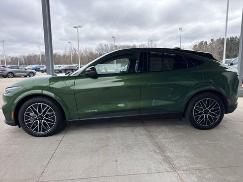 Certified 2025 Ford Mustang Mach-E Premium image 4