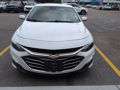 Used 2020 Chevrolet Malibu LS w/ Driver Confidence Package II FWD image 2