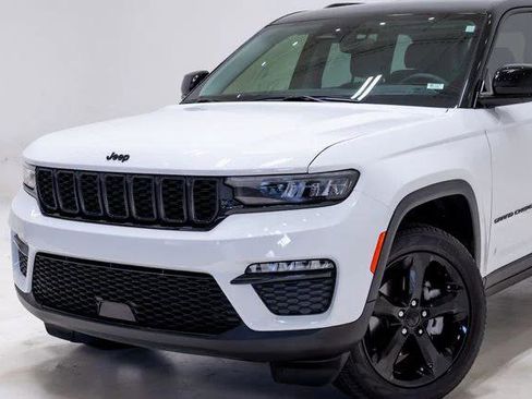 Certified 2023 Jeep Grand Cherokee Limited w/ Black Appearance Package image 2