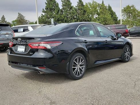 Used 2021 Toyota Camry XLE FWD image 11