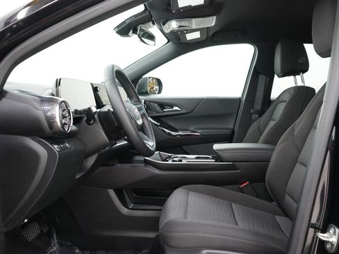 Used 2026 Chevrolet Equinox LT AWD/4WD image 18