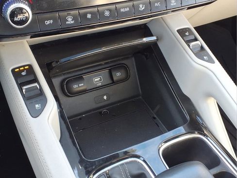 Used 2022 Kia Telluride EX image 11