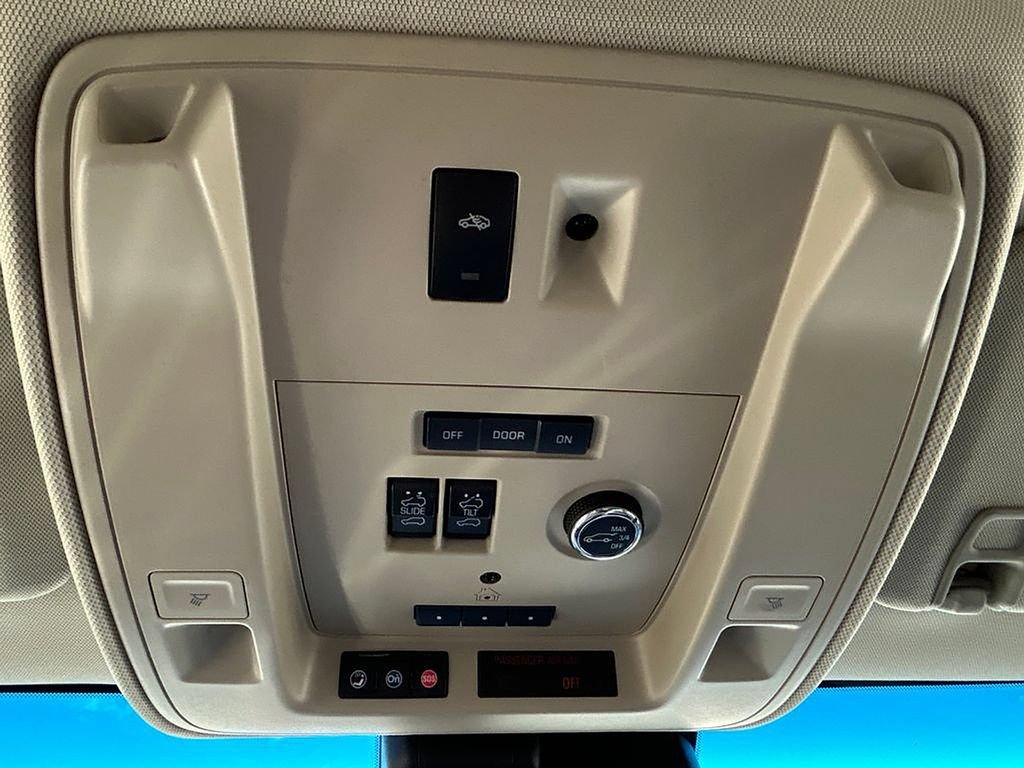 Used 2018 Cadillac Escalade Luxury AWD/4WD image 51
