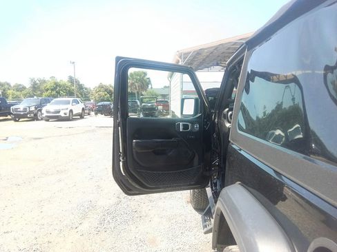 Used 2020 Jeep Wrangler Sport AWD/4WD image 15