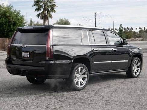 Used 2017 Cadillac Escalade ESV Premium Luxury image 39