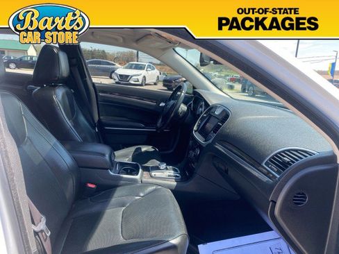 Used 2019 Chrysler 300 Limited AWD/4WD image 14