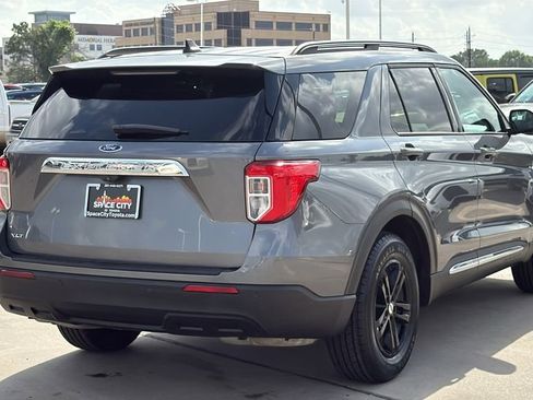 Used 2022 Ford Explorer XLT image 5