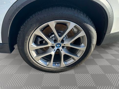 Used 2025 BMW X5 xDrive50e image 36