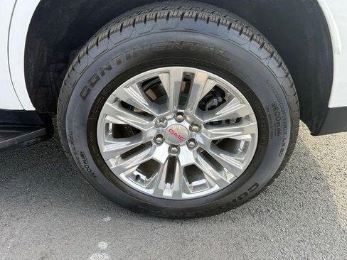 Used 2023 GMC Yukon Denali w/ Advanced Technology Package image 17