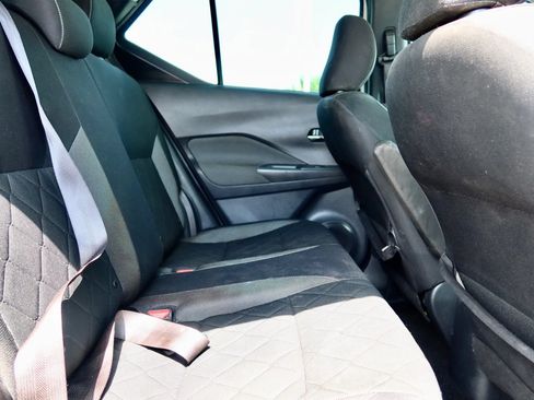 Used 2019 Nissan Kicks SV FWD image 16