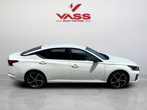 Used 2024 Nissan Altima 2.5 SR FWD image 6