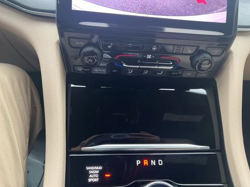 New 2025 Jeep Grand Cherokee Limited image 27