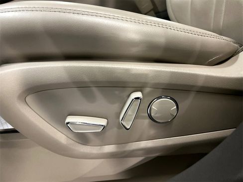 Used 2022 Lincoln Nautilus Reserve w/ Equipment Group 201A image 11