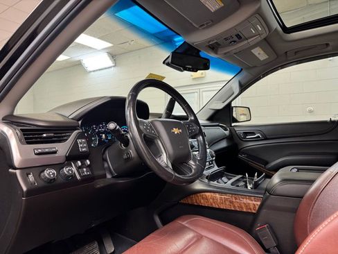 Used 2019 Chevrolet Suburban Premier w/ Premier Plus Edition AWD/4WD image 14