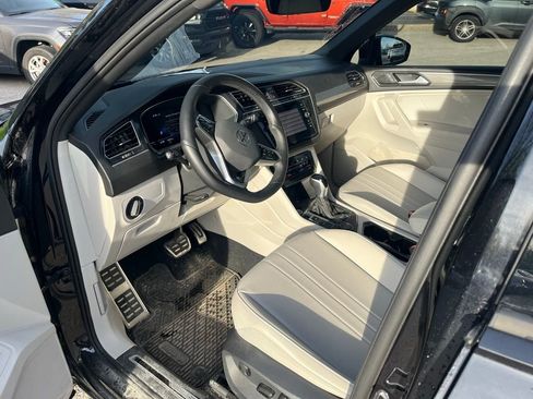 Used 2024 Volkswagen Tiguan SE R-Line w/ MDO Package, Two-Row AWD/4WD image 5