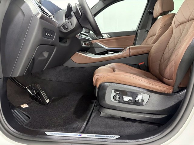 Certified 2025 BMW X5 xDrive50e w/ M Sport Package AWD/4WD image 14