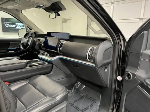 Used 2025 Ford Expedition Platinum AWD/4WD image 56