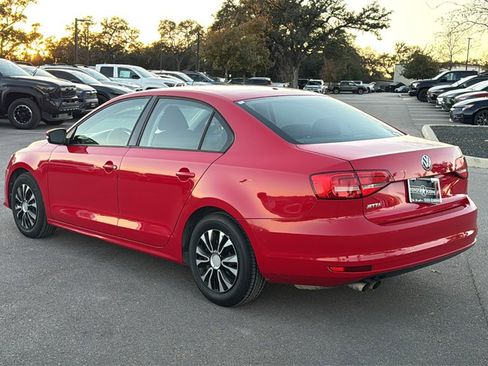 Used 2015 Volkswagen Jetta S image 3