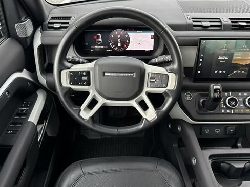 Used 2024 Land Rover Defender 130 S image 11