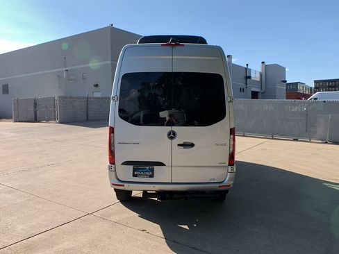 Used 2021 Mercedes-Benz Sprinter 2500 image 4