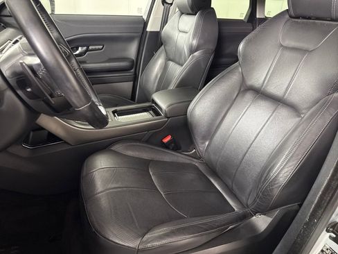 Used 2019 Land Rover Range Rover Evoque SE Premium image 10